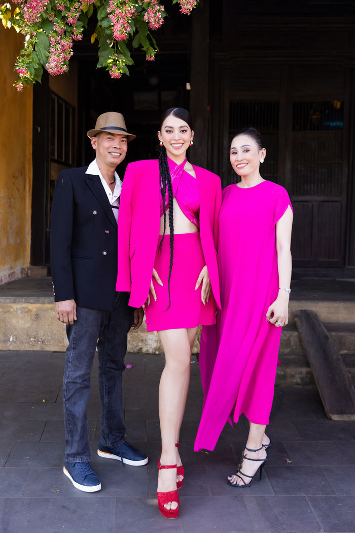 Dàn mỹ nhân Việt diện sắc hồng khoe visual đỉnh cao giữa phố cổ Hội An