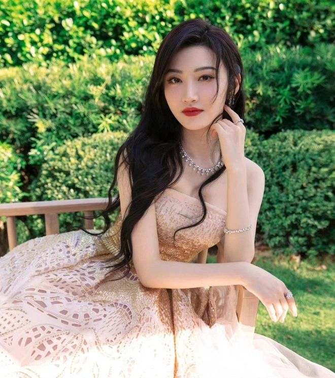 Đệ nhất mỹ nhân Bắc Kinh từng được tung hô, nay không ai nâng đỡ