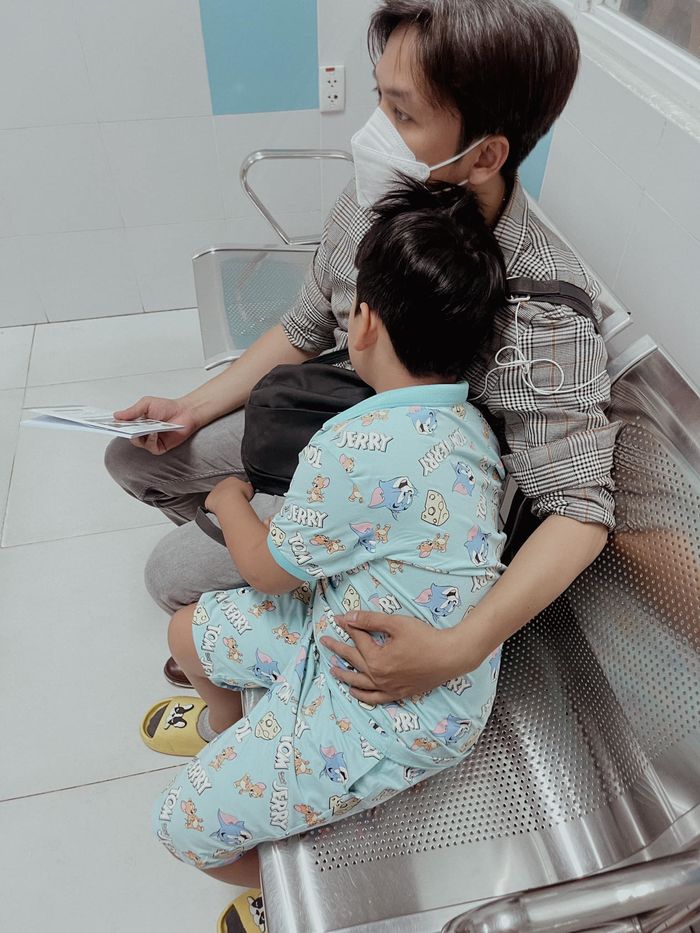 Diễm Hương đăng ảnh gia đình 3 người giữa tin bí mật cưới đại gia