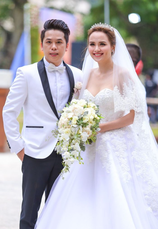 Diễm Hương đăng ảnh gia đình 3 người giữa tin bí mật cưới đại gia