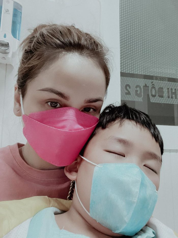 Diễm Hương đăng ảnh gia đình 3 người giữa tin bí mật cưới đại gia