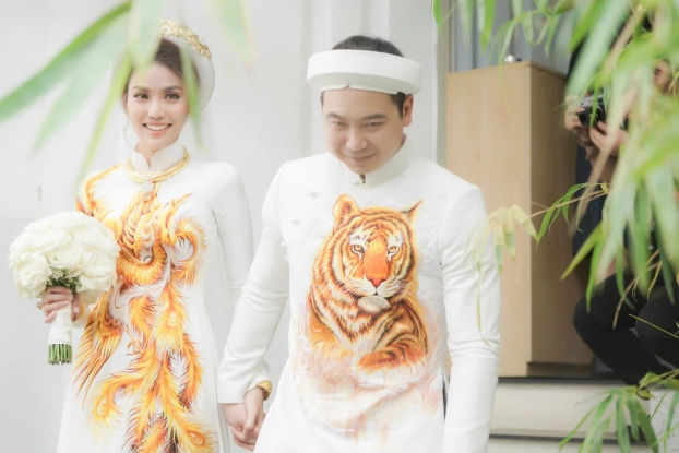 Đọ áo dài cưới sắc trắng đắt hơn vàng của mỹ nhân Việt