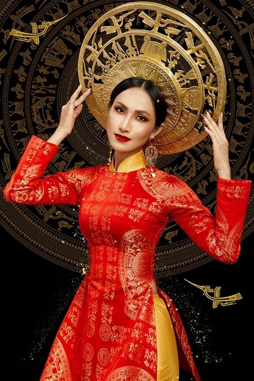 Đọ quốc phục của đại diện Việt Nam ở Hoa hậu Chuyển giới Quốc tế