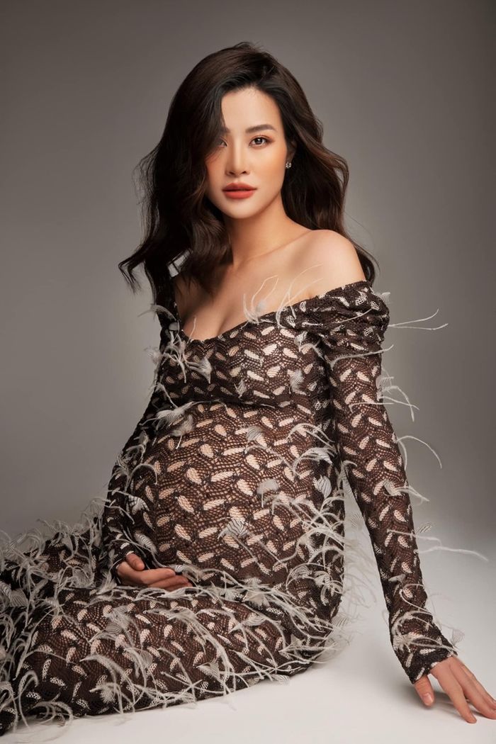 Đọ sắc mẹ bầu Vbiz tháng cuối thai kỳ: Phạm Quỳnh Anh phá nét vẫn xinh