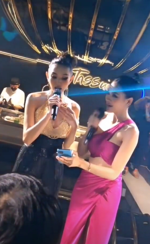 Thùy Tiên nhảy bất chấp hình tượng khi đón dì Na sang thăm