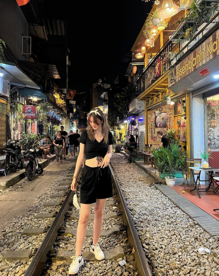 Em gái Lâm Tây: Mỹ nhân lai Nga 2k7 nay đã gần 1m8