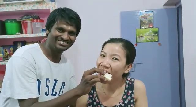 Gái Việt làm dâu Ấn Độ: Mang bảng hiệu quê hương sang xứ người