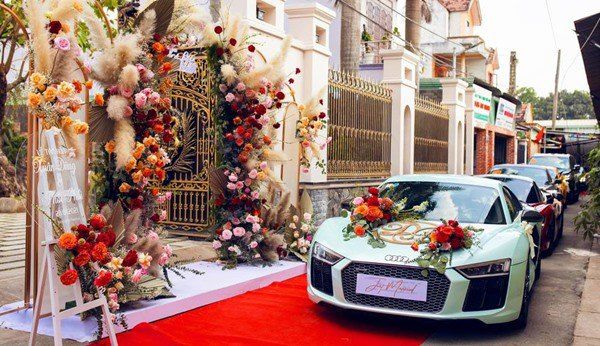 Gái xinh ngày cưới được tặng siêu xe 10 tỷ: Mẹ chồng cưng như trứng