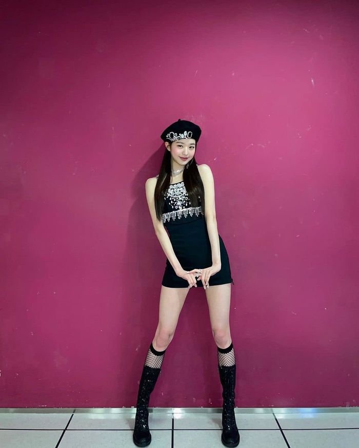 Gen 4 vóc dáng thực đẹp hơn photoshop: Mỹ nữ KEP1ER body đồng hồ cát