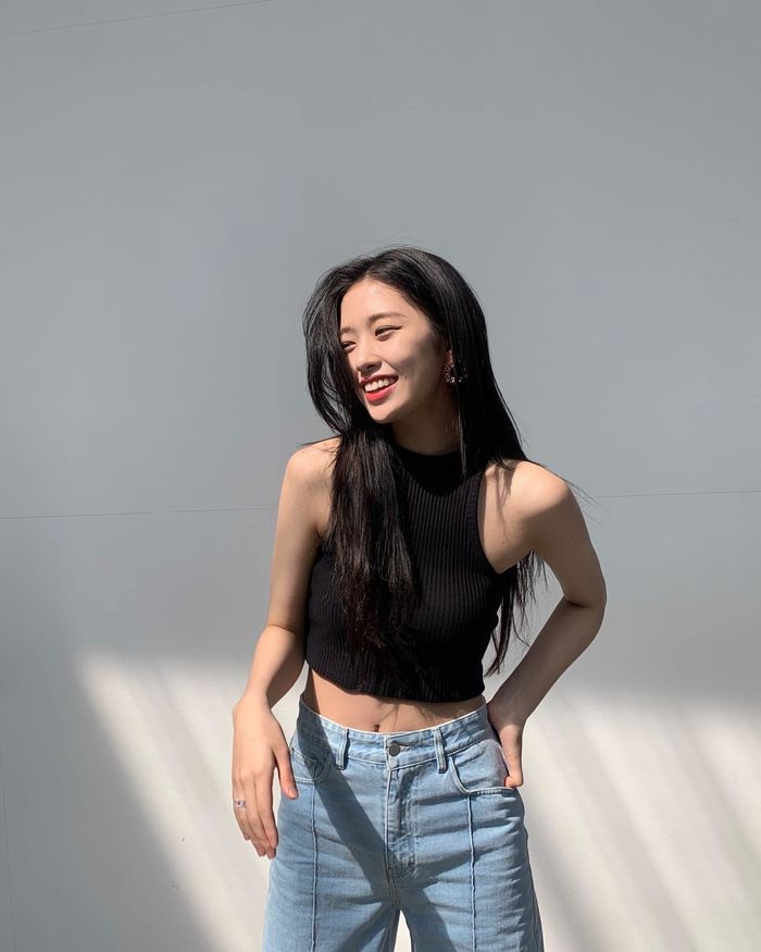 Gen 4 vóc dáng thực đẹp hơn photoshop: Mỹ nữ KEP1ER body đồng hồ cát