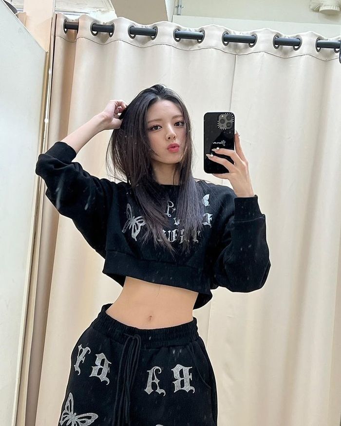 Gen 4 vóc dáng thực đẹp hơn photoshop: Mỹ nữ KEP1ER body đồng hồ cát