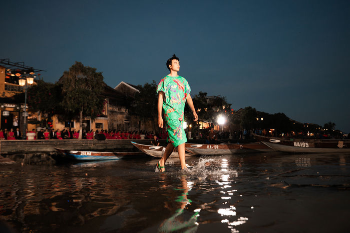 Vũ Ngọc&Son chia sẻ về sàn catwalk đầu tiên trên thế giới dưới sông