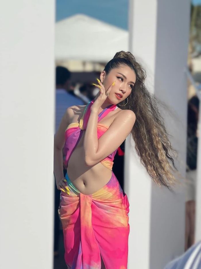 Dàn mỹ nhân Việt đồng loạt lăng-xê kiểu váy như đồ bơi vào mùa hè