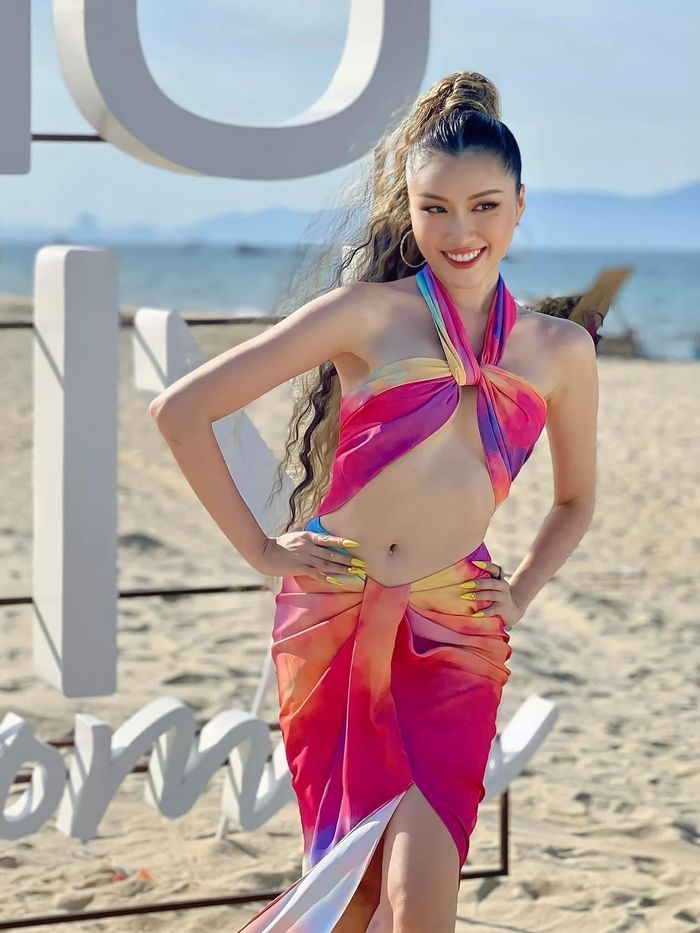 Dàn mỹ nhân Việt đồng loạt lăng-xê kiểu váy như đồ bơi vào mùa hè