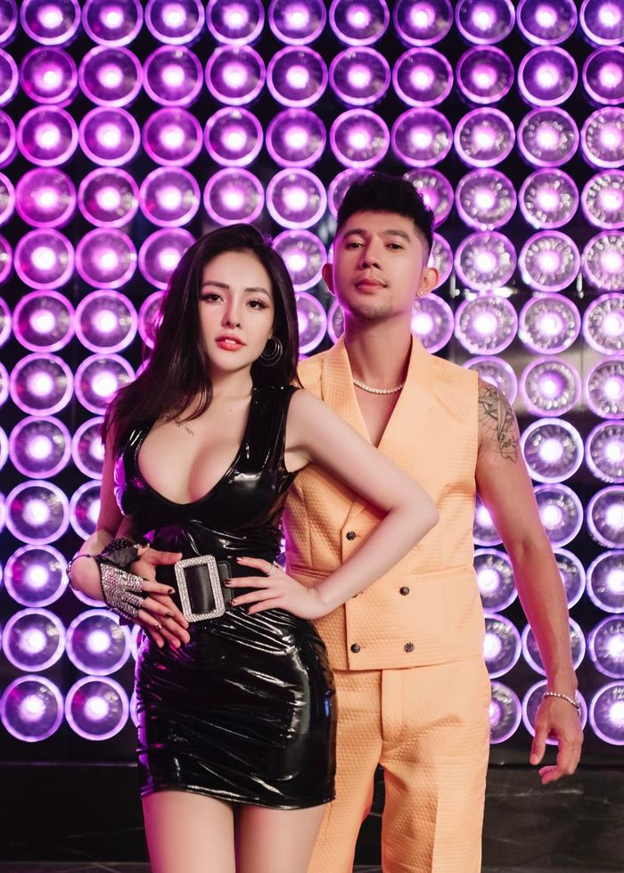 Hết muốn tìm giống Tây, Ngân 98 muốn nhờ người mang thai hộ