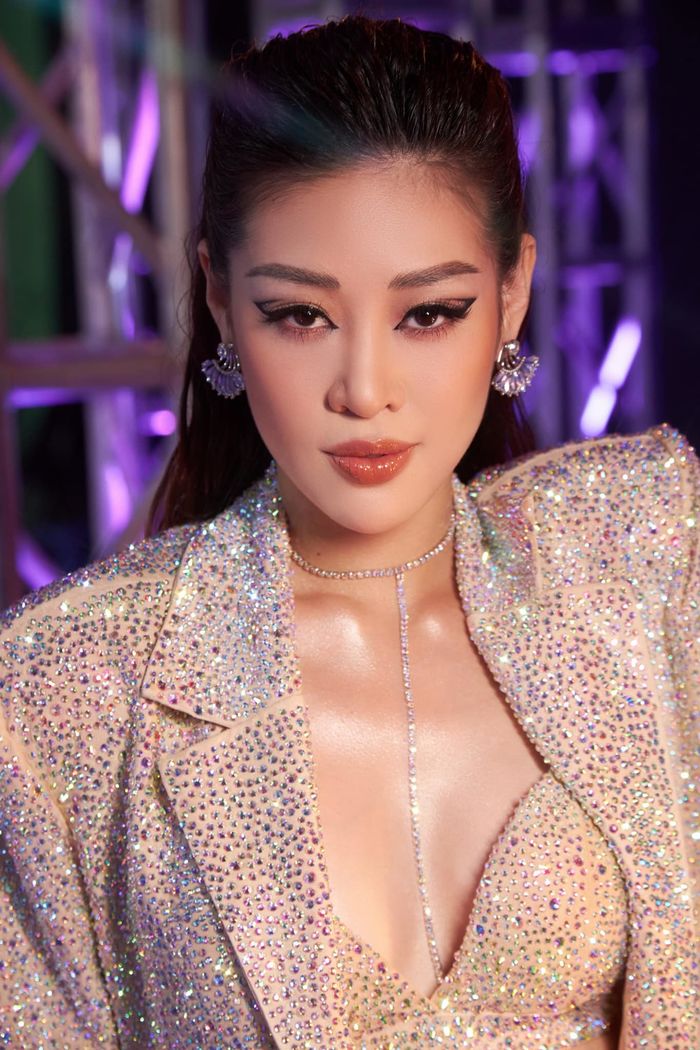 Hương Ly nhận tin dữ trước đêm thi nhưng vẫn thắng phần catwalk