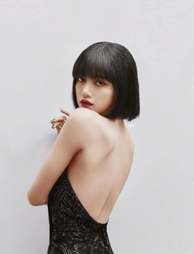 Mỹ nữ Kpop đốt mắt dân tình với đồ hở lưng đầy táo bạo