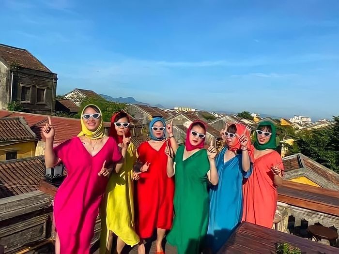 Kéo nhau đi chơi hè: Hội chị em mặc váy nhóm cực nổi bật