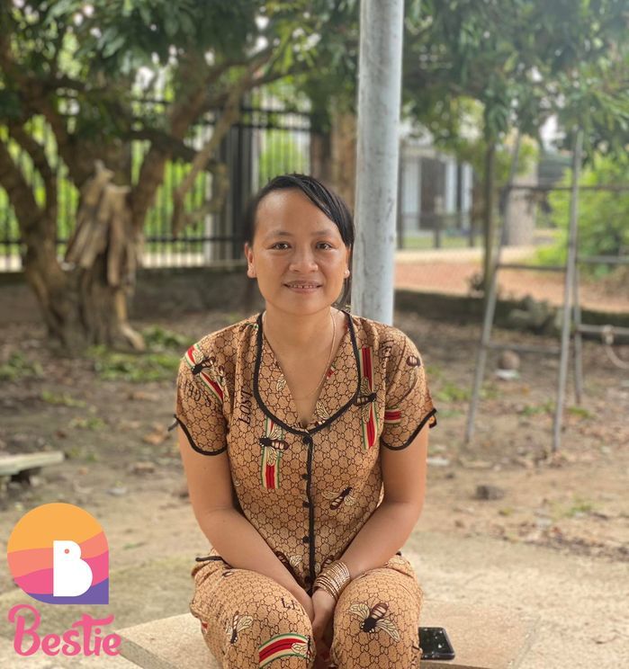 Mẹ Ngọc Châu 2 lần mừng con gái đăng quang: vẫn 1 chiếc áo sau 6 năm