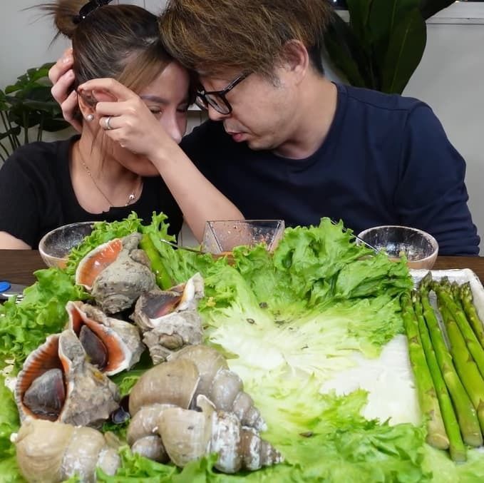 Chồng bà Nhân Vlog lần đầu về Việt Nam đón sinh nhật cùng vợ