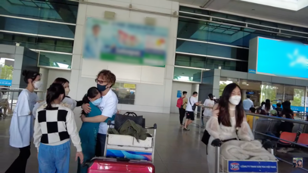 Chồng bà Nhân Vlog lần đầu về Việt Nam đón sinh nhật cùng vợ