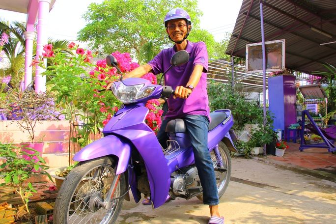 Lão nông miền tây có sở thích “độc lạ: Mọi thứ trong nhà đều màu tím