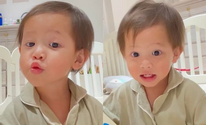 Lisa sao y bản chính mẹ Hà: pose dáng cực xịn dù mới hơn 1 tuổi