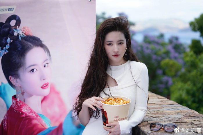 Lưu Diệc Phi: Thần tiên tỷ tỷ diễn đơ 2 thập kỷ nhưng trở lại gây bão
