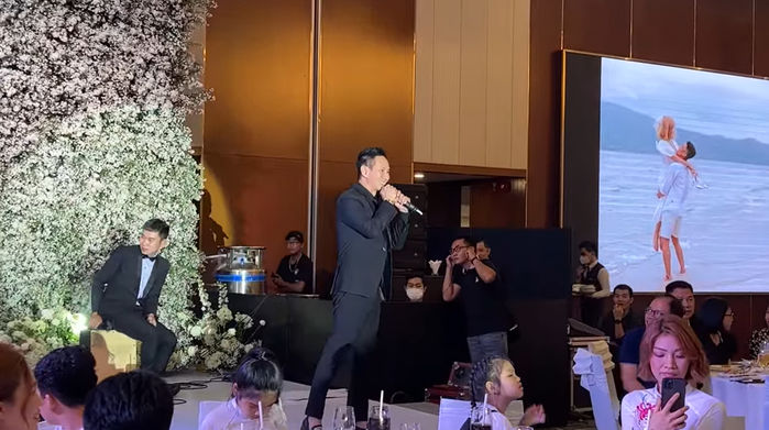 Lý Hải hát Khi người đàn ông khóc trong đám cưới Mạc Văn Khoa