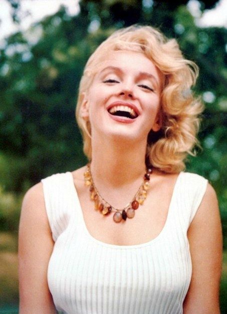 Marilyn Monroe: Biểu tượng sắc đẹp Hollywood với body lệch chuẩn