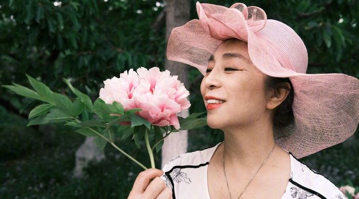 Mẹ ruột Phạm Băng Băng quá đỉnh: U70 vẫn trẻ trung, nổi không kém con