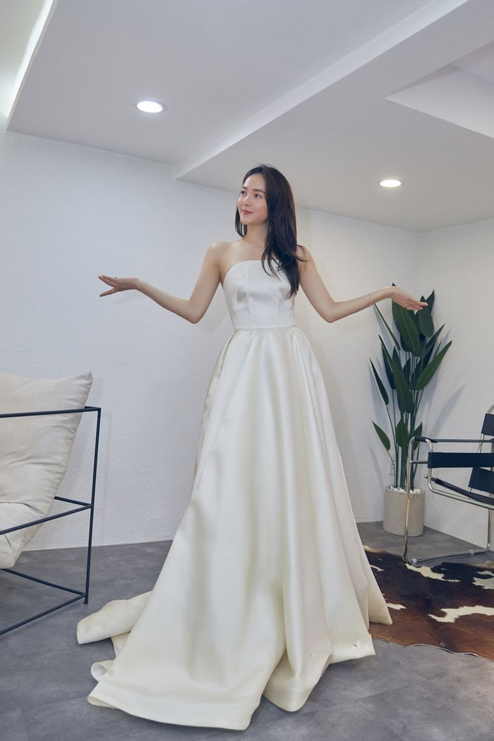 Minh Hằng đầu tư cho hôn lễ: Váy cưới, trang sức toàn đắt tiền