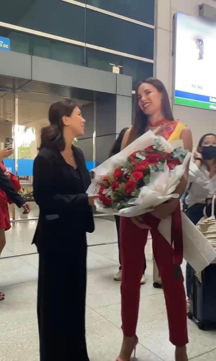 Catriona Gray Miss Universe đã đến Việt Nam