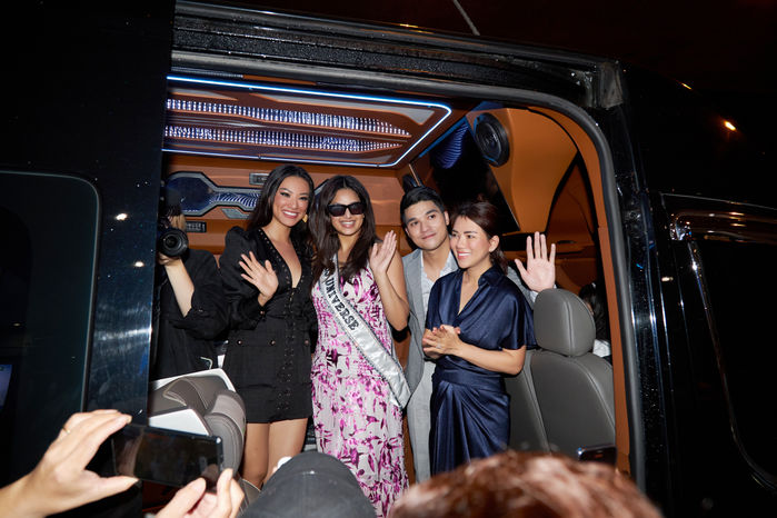 Miss Universe 2021 đến Việt Nam: Kim Duyên và BTC đích thân ra đón