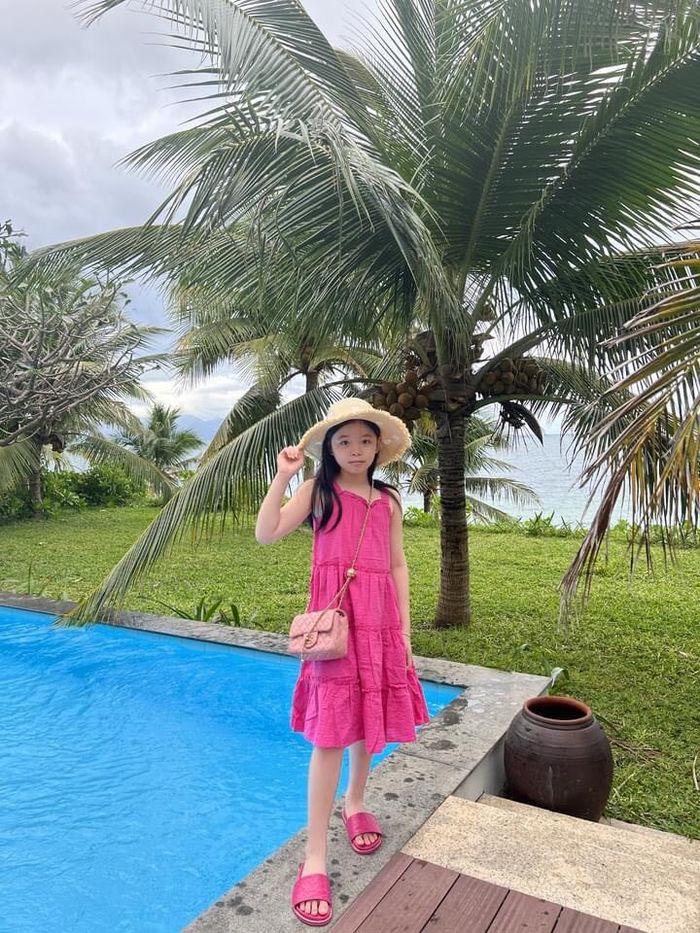 Con gái Phương Trinh Jolie: mới 9 tuổi đã sở hữu BST đồ hiệu xịn sò