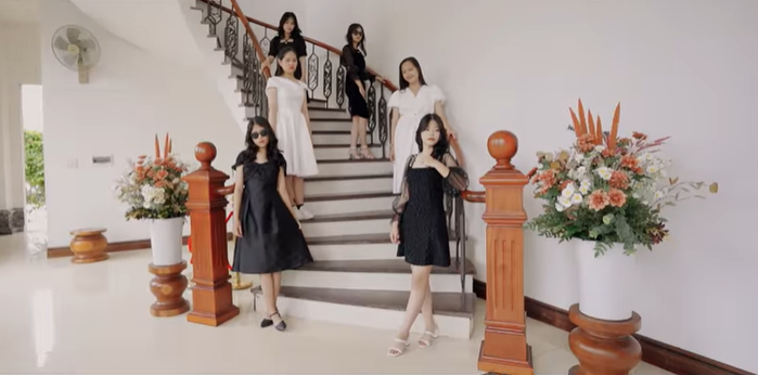 Muôn kiểu chụp ảnh kỷ yếu thời học sinh: Chỉ cần cào lúa đã có ảnh đẹp