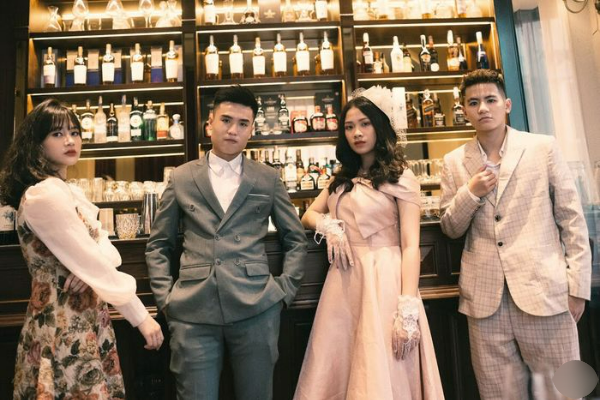 Muôn kiểu chụp ảnh kỷ yếu thời học sinh: Chỉ cần cào lúa đã có ảnh đẹp