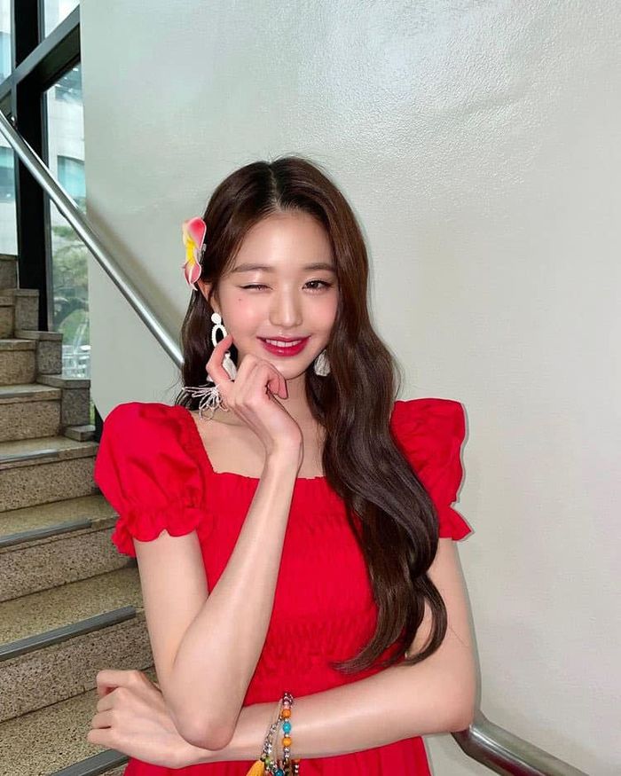 Muôn kiểu thái độ gây tranh cãi từ idol: V (BTS) quên không chào fan
