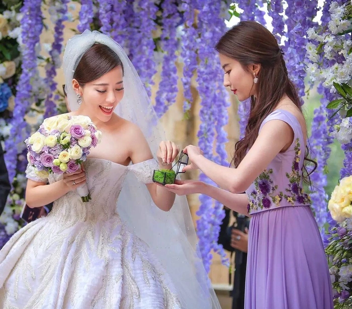 Mỹ nhân Cbiz làm phù dâu: Diệc Phi, Kiều Ân chặt đẹp cô dâu