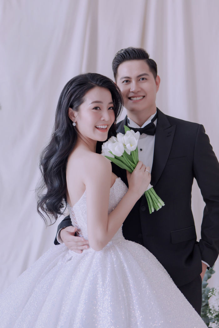Mỹ nhân chuyên rình mò chuyện tình của Hương Giang sắp cưới