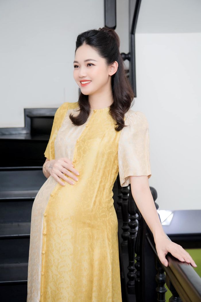 Mỹ nhân giấu bầu đến lúc sắp lâm bồn: Phạm Quỳnh Anh làm mẹ lần 3