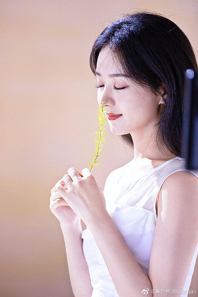 Mỹ nhân Hoa ngữ đọ góc nghiêng cực phẩm: Nhiệt Ba, Lệ Dĩnh đẹp mê