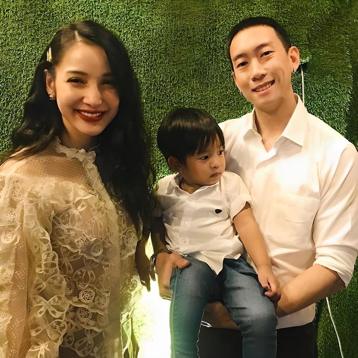 Mỹ nhân Thái Lan có cuộc đời như phim: Mẹ là bà nội, anh trai là bố