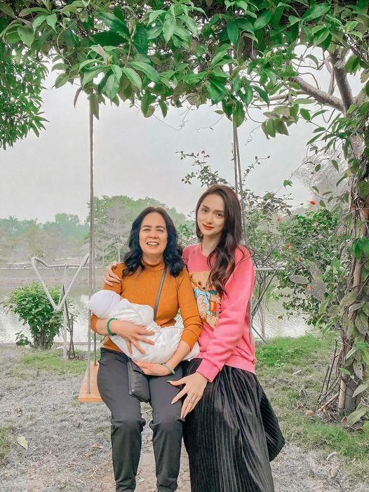 Mỹ nhân Việt tạo trend một bộ đồ hai thế hệ: Lan Ngọc là hài nhất