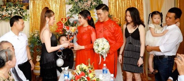 Năm 2022 đi đám cưới bỏ phong bì bao nhiêu: Mức sàn 300K được chưa