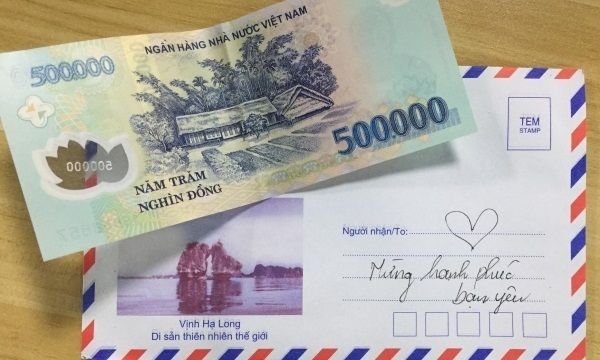 Chi phí thiệp cưới nếu không được thiết kế và chọn lựa một cách khôn ngoan sẽ trở thành một taị sản khổng lồ cho các cặp đôi. Tuy nhiên, nếu biết cách lựa chọn nhà cung cấp thiệp chất lượng và giá cả phù hợp, bạn sẽ tiết kiệm được rất nhiều chi phí. Hãy xem qua hình ảnh để tìm hiểu cách tiết kiệm chi phí thiệp cưới một cách hiệu quả nhé!