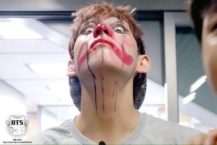 Nền điện thoại idol có gì: Lisa yêu nhất mèo Leo, Chaeryeong khoe body
