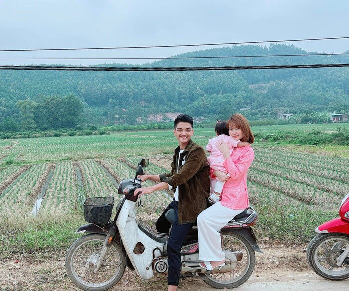 Các cặp đôi sao Việt đổi gió đi xe máy vì ngồi xế hộp mãi cũng chán