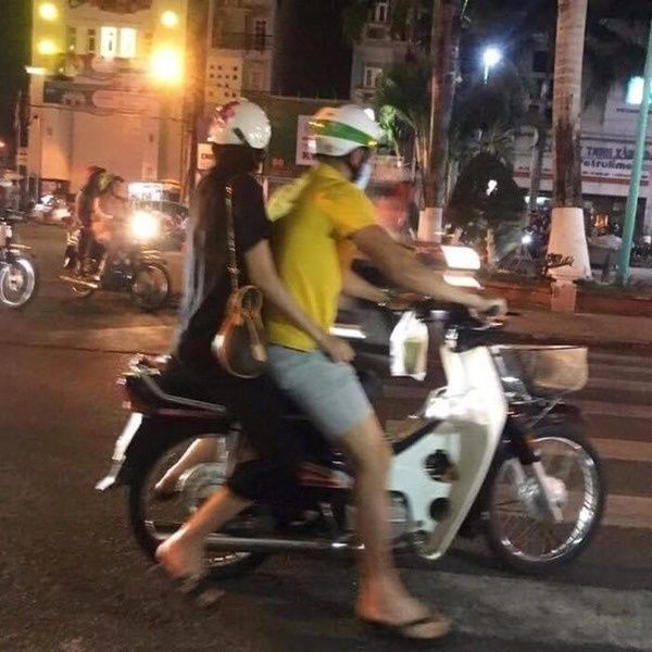Các cặp đôi sao Việt đổi gió đi xe máy vì ngồi xế hộp mãi cũng chán