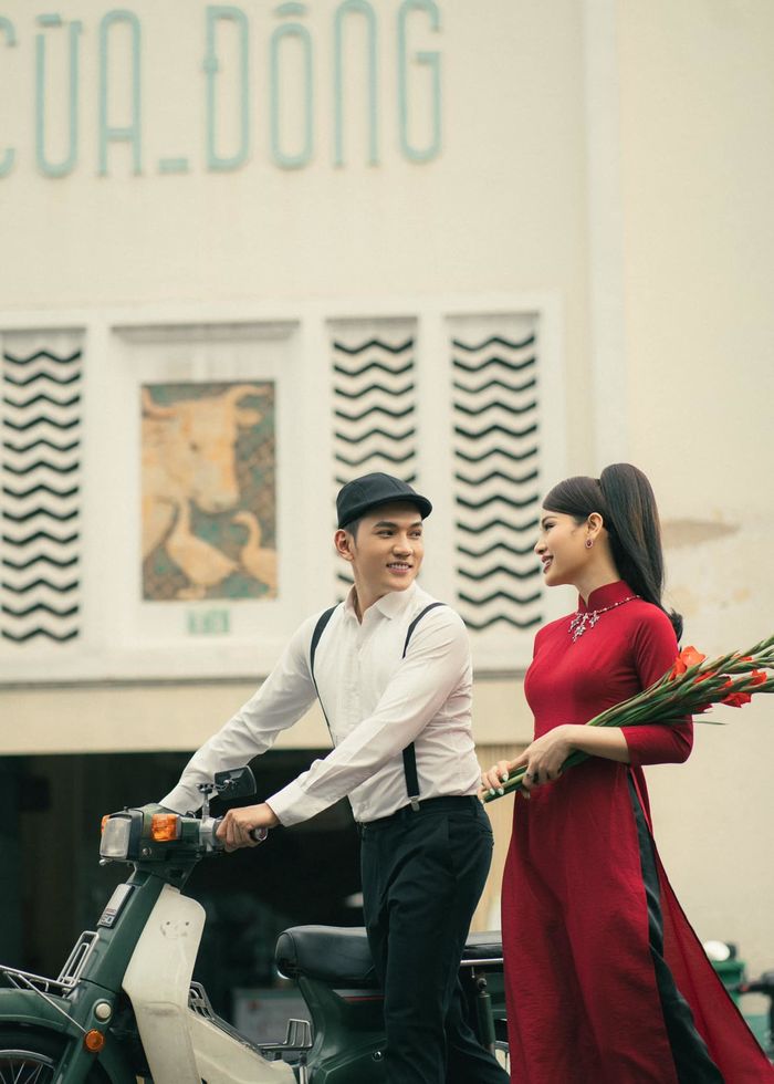 Các cặp đôi sao Việt đổi gió đi xe máy vì ngồi xế hộp mãi cũng chán